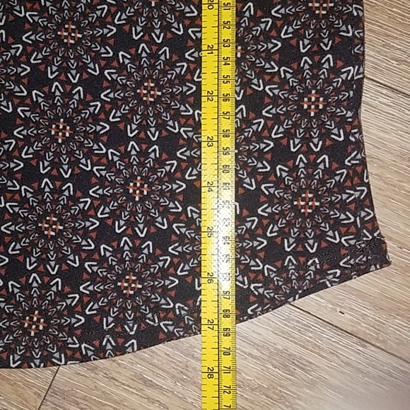 LulaRoe Randy Baseball Tee - Picture 9 of 13